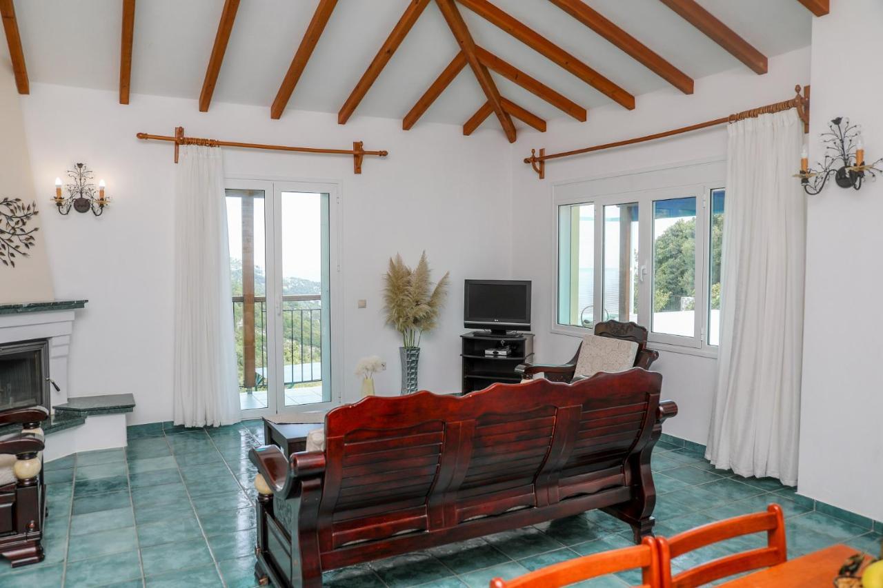 Villa Mitzelos Moni Evaggelistrias Exteriör bild