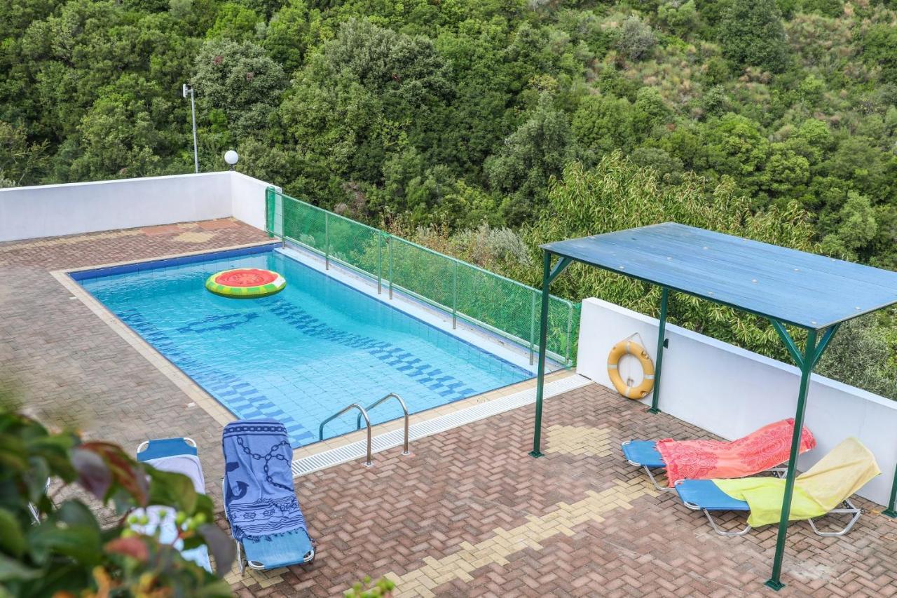 Villa Mitzelos Moni Evaggelistrias Exteriör bild