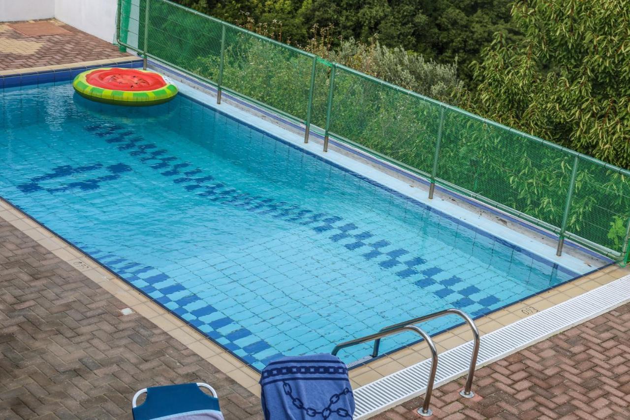 Villa Mitzelos Moni Evaggelistrias Exteriör bild
