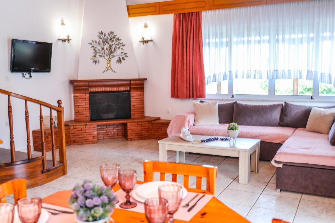 Villa Mitzelos Moni Evaggelistrias Exteriör bild