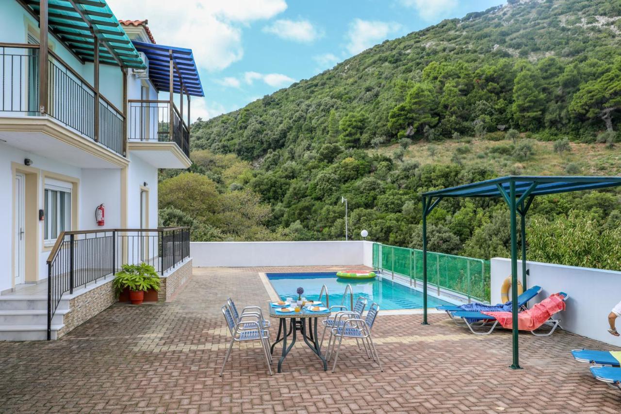 Villa Mitzelos Moni Evaggelistrias Exteriör bild